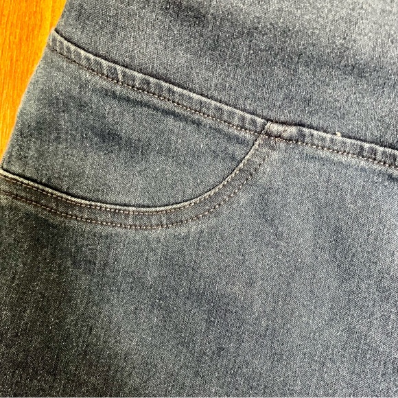 NWOT HUE Denim Leggings - Picture 12 of 12